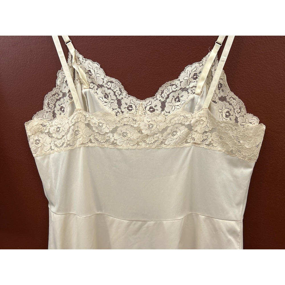 Vintage Vanity Fair Full Slip Cream Lace Trim Coquette Bridal Pinup Lingerie 38 - Picture 3 of 6
